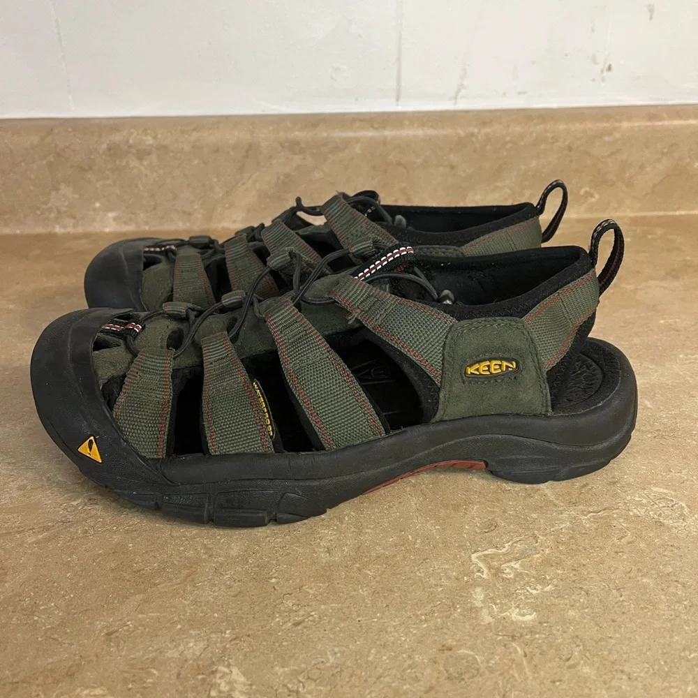 Keen Men's Closed-Toe Sport Sandals in Olive Green and Black